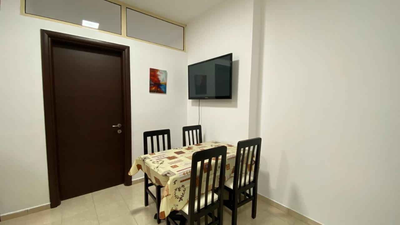 Anna'S Apartament Lushnjë Exterior foto